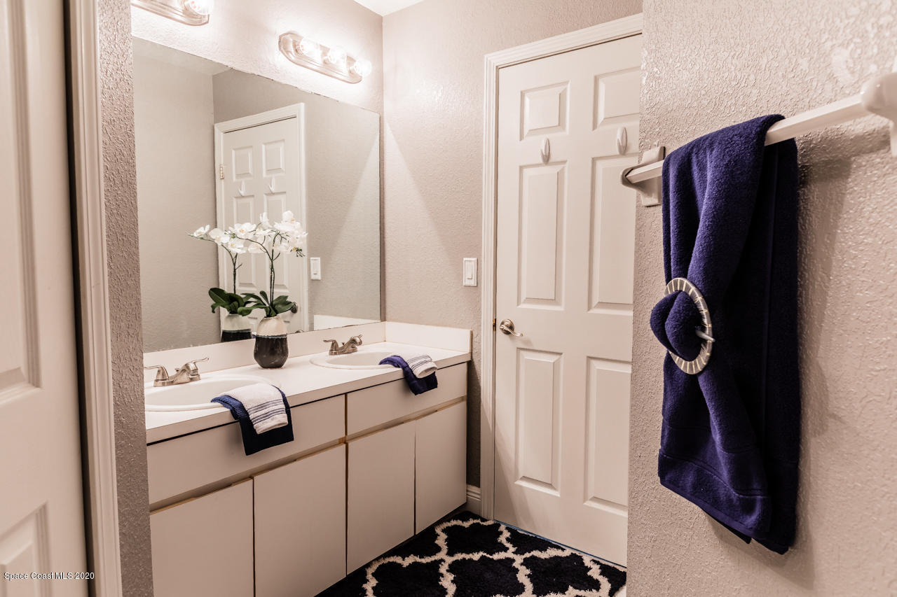 3485 Holly Springs Road Melbourne, FL 32934 - Photo 38 of 48 Upstairs Guest Bathroom