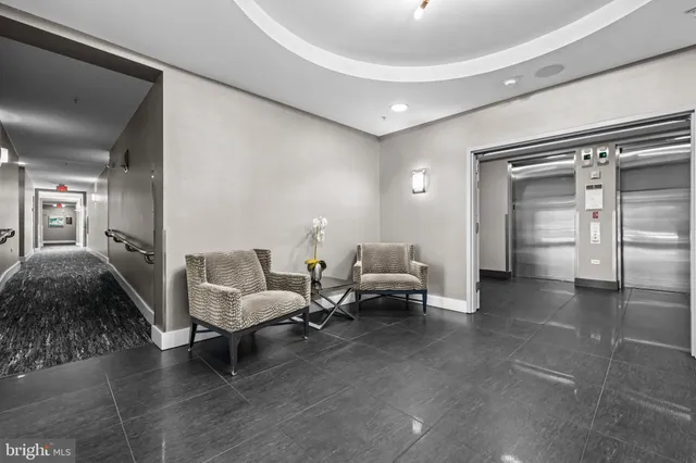 a view of the parking area