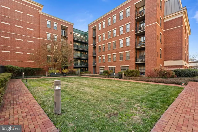 $450,000 | 1111 Oronoco Street, Unit 326, Alexandria, VA 22314