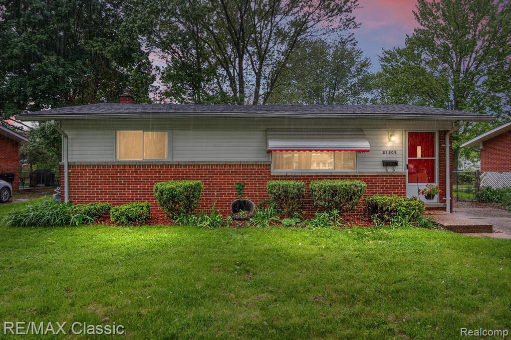 21809 Inkster Road Farmington Hills, MI 48336 - Photo 4 of 24