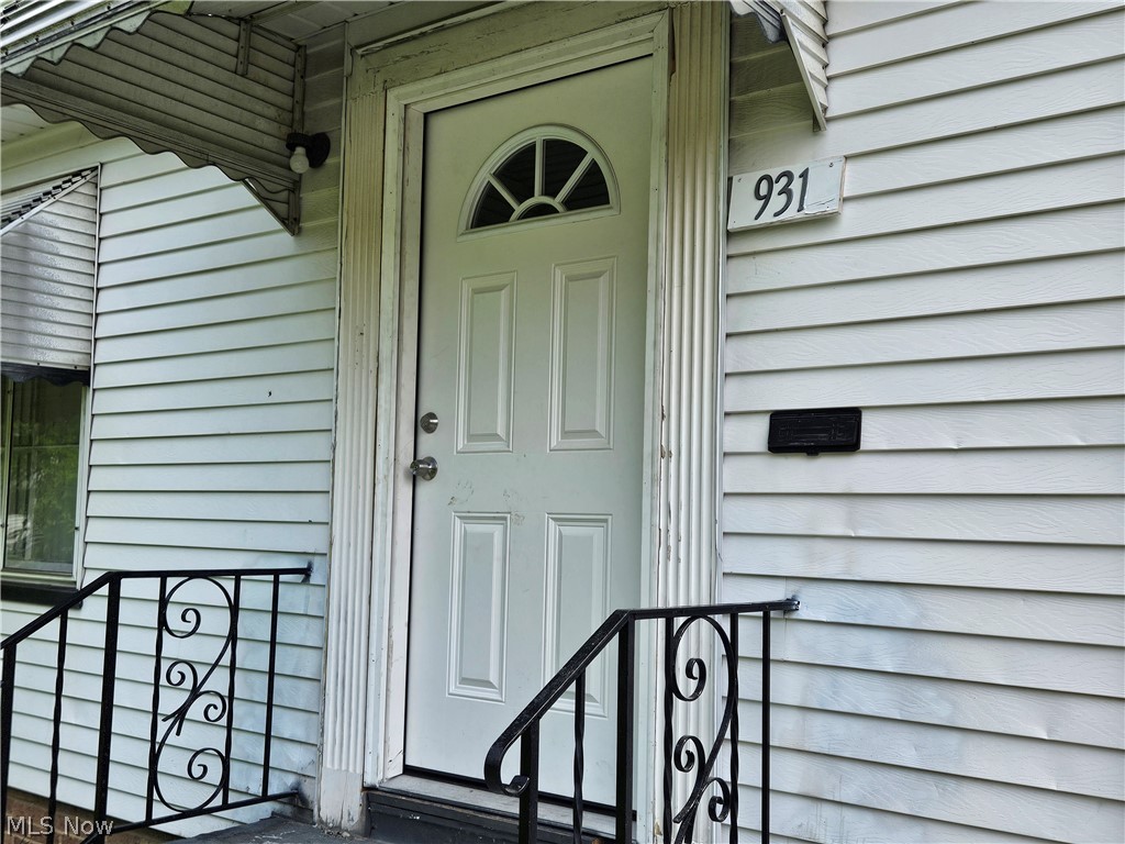 931 Yellowstone Road Cleveland, OH 44121 - Photo 3 of 48 Gallery Image 3