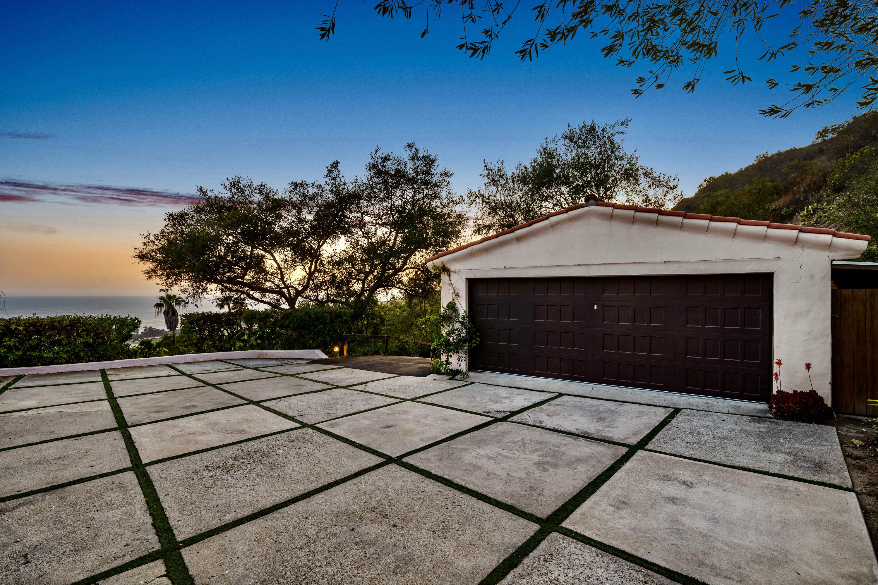 1986 Arriba Street Carpinteria, CA 93013 - Photo 23 of 27 a backyard of a house with lots of green space