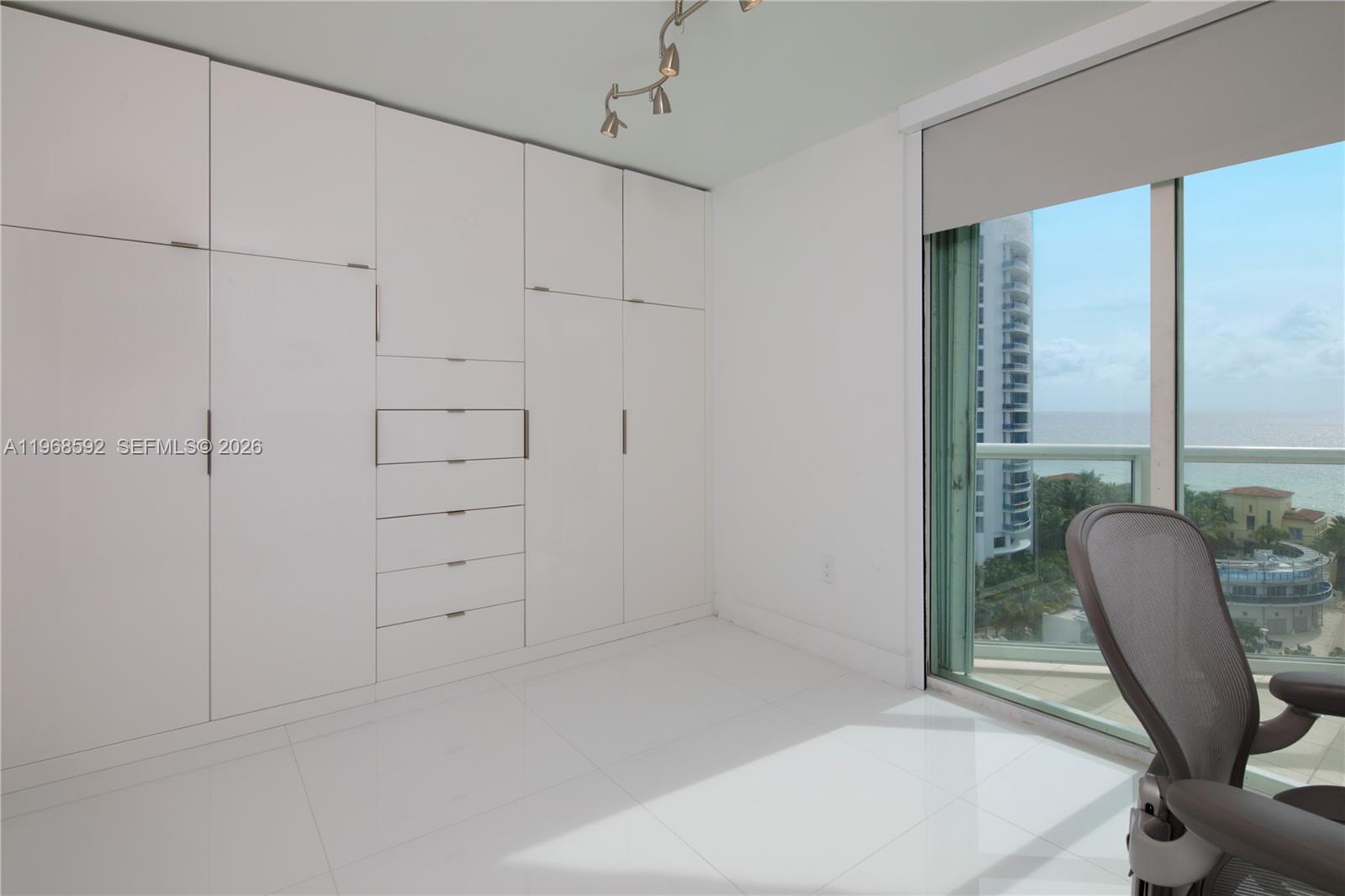 5900 Collins Avenue, Unit 1401 Miami Beach, FL 33140 - Photo 35 of 51