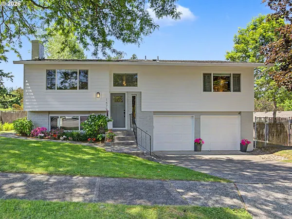 a view of a house with yard and tree s