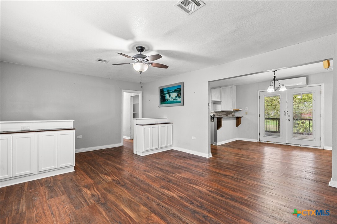 4205 Fort Avenue Waco, TX 76710 - Photo 4 of 24