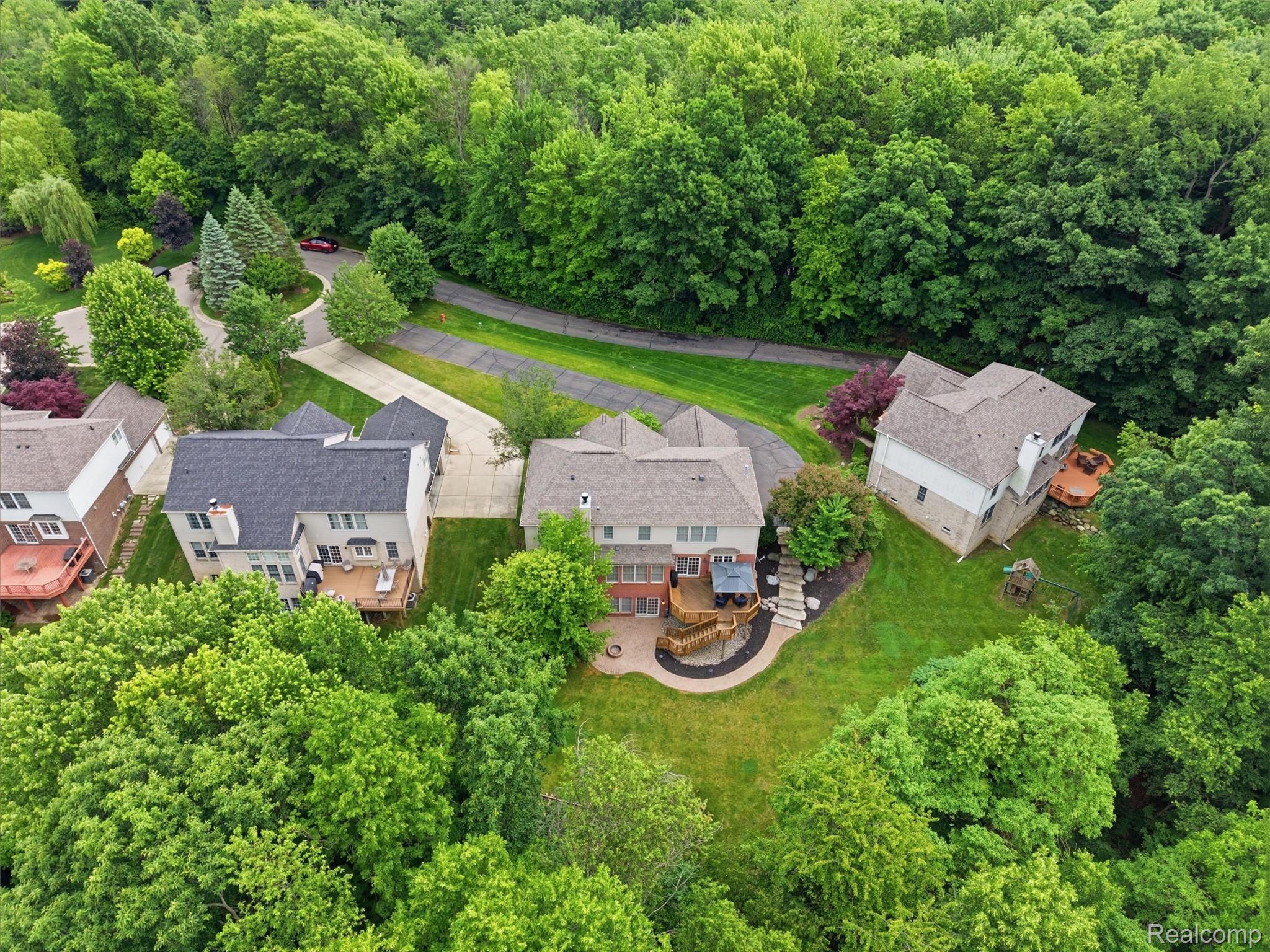 5454 Creekmonte Drive Rochester, MI 48306 - Photo 4 of 69 05-DJI_20260610173148_0923_D.jpg