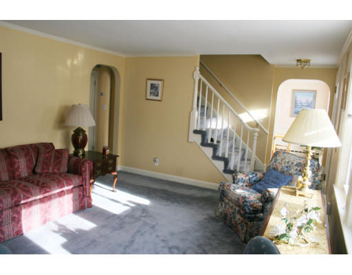 54 Montvale Road Woburn, MA 01801 - Photo 8 of 17 Gallery Image 8
