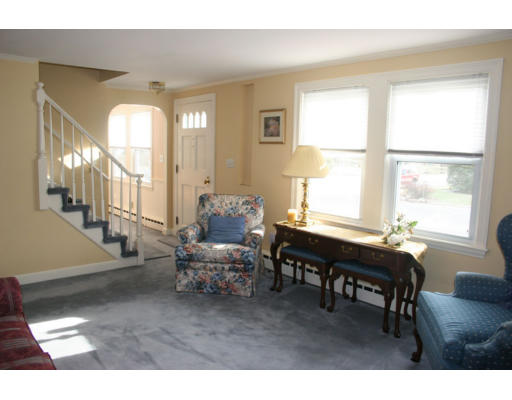 54 Montvale Road Woburn, MA 01801 - Photo 9 of 17 Gallery Image 9
