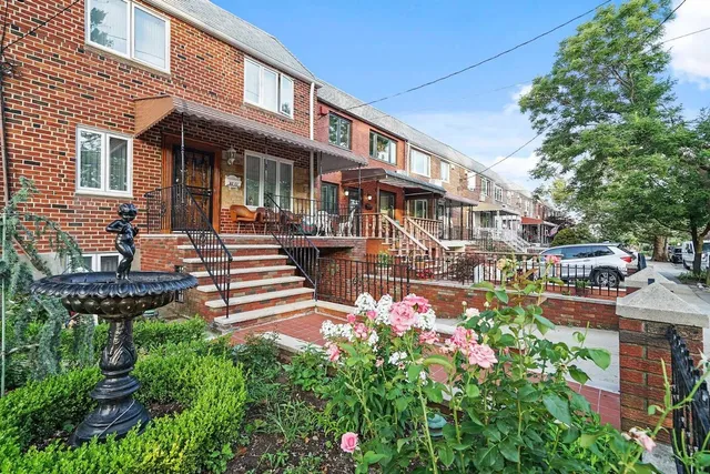 $3,500 | 61-11 69th Place, Unit 1 | Middle Village