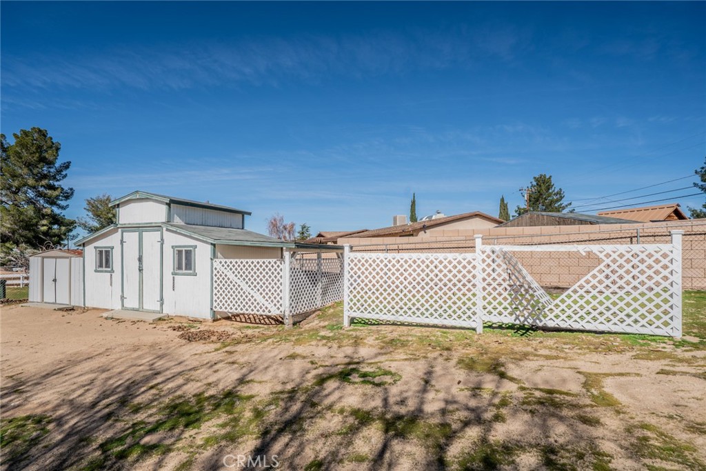14171 Tehachapi Road Apple Valley, CA 92307 - Photo 36 of 51