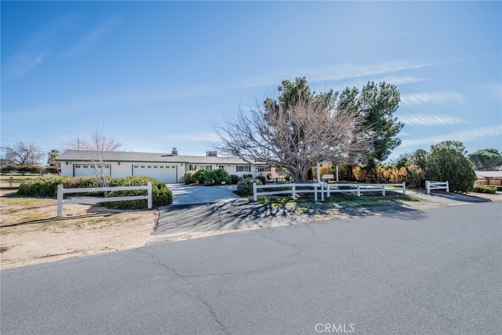 14171 Tehachapi Road Apple Valley, CA 92307 - Photo 5 of 51