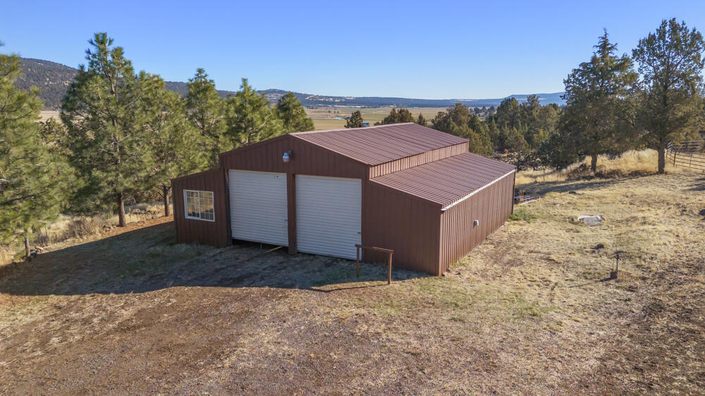 17550 South Poe Valley Road Klamath Falls, OR 97603 - Photo 40 of 59 a aerial view of a house with a yard and large tree