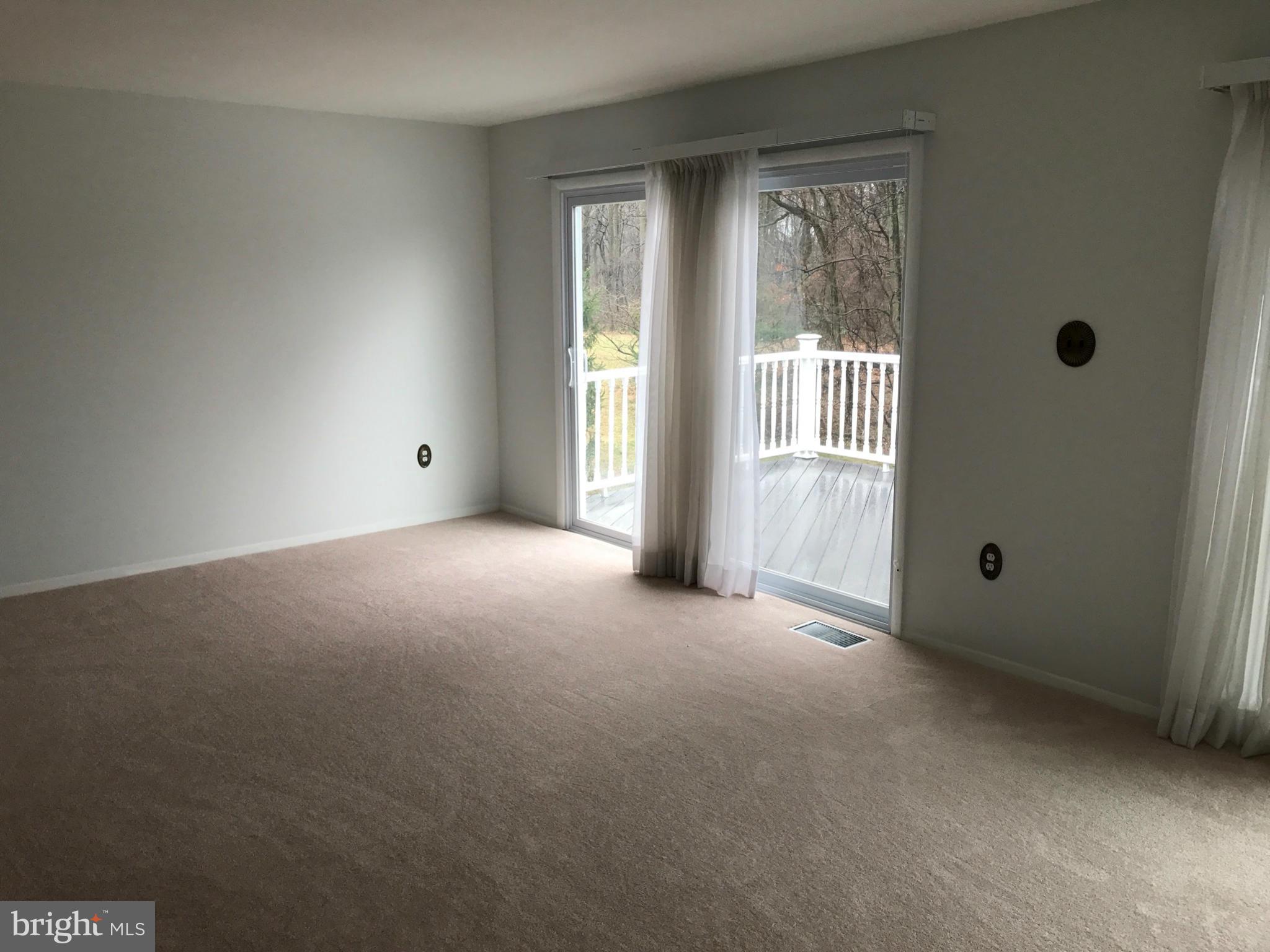 909 Windmill Lane Silver Spring, MD 20905 - Photo 8 of 19 Living Room