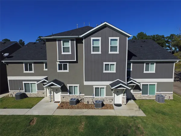 $1,895 | 10535 Mills Road, Unit 4B, Houston, TX 77070