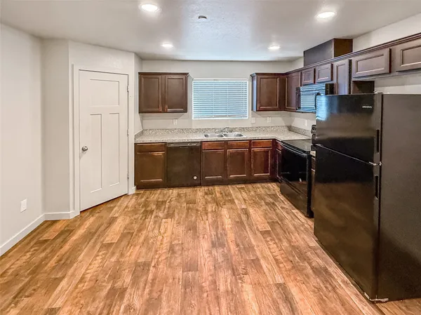 $1,895 | 10535 Mills Road, Unit 4B, Houston, TX 77070