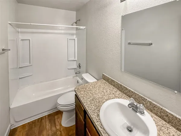 $1,895 | 10535 Mills Road, Unit 4B, Houston, TX 77070