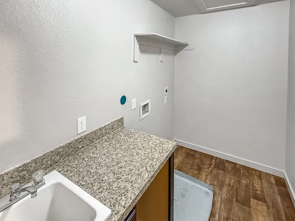 $1,895 | 10535 Mills Road, Unit 4B, Houston, TX 77070