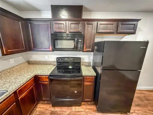 $1,895 | 10535 Mills Road, Unit 4B, Houston, TX 77070