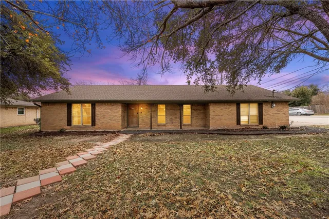 $270,000 | 110 Billington Drive, Robinson, TX 76706