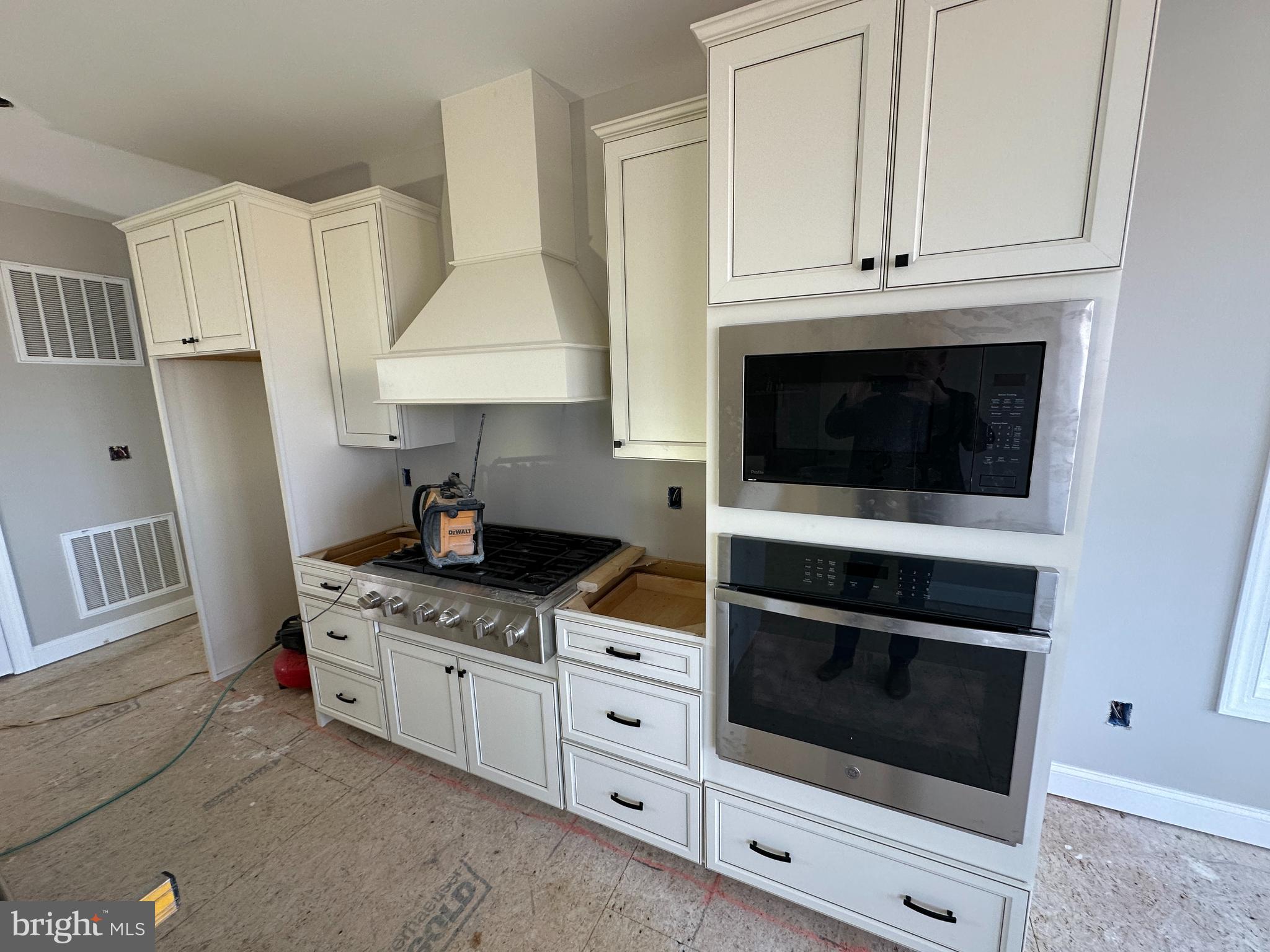 855 Redbud Road Winchester, VA 22603 - Photo 18 of 46 1-29-24 Pics Kitchen