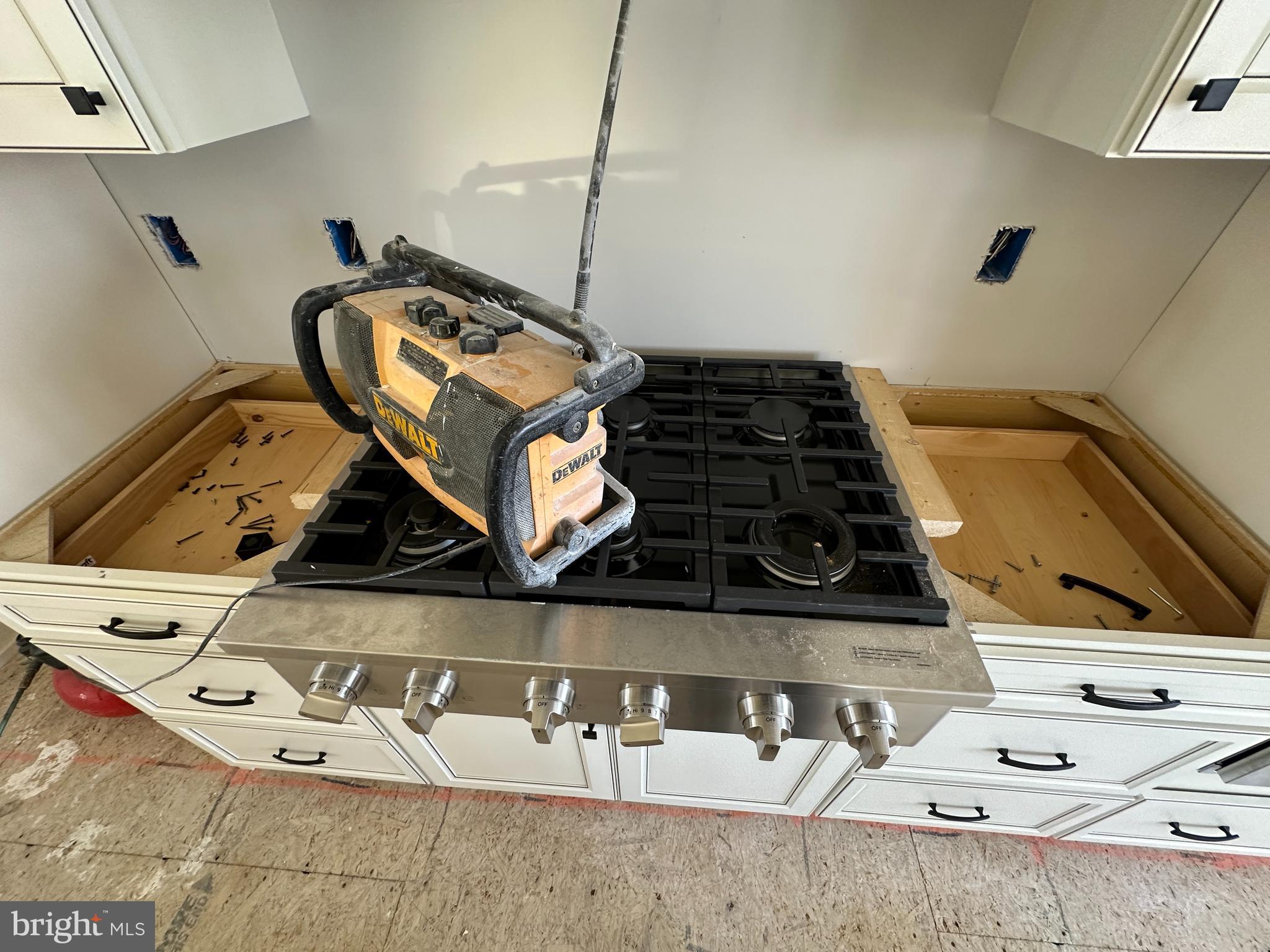 855 Redbud Road Winchester, VA 22603 - Photo 21 of 46 1-29-24 Pics Upgraded 6 Burner Gas Cooktop