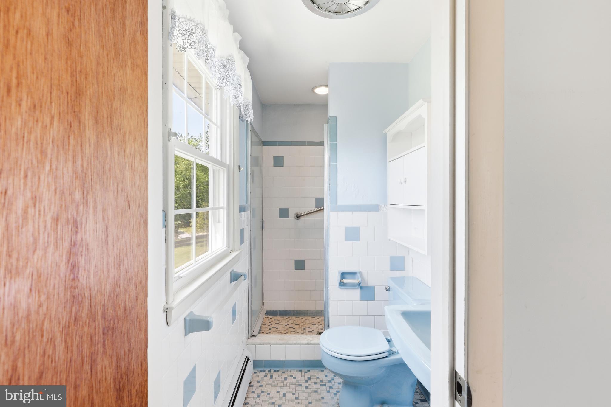 4308 Meadowcliff Road Glen Arm, MD 21057 - Photo 17 of 39 Primary Ensuite Bathroom