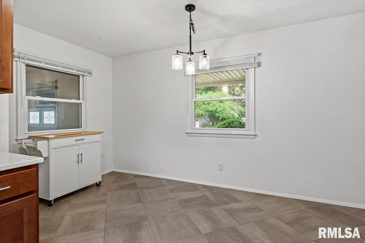 124 Nottingham Road Springfield, IL 62704 - Photo 12 of 38