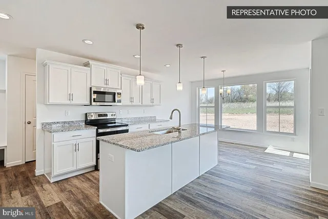 $439,990 | 164 Woodlynn Drive, Selinsgrove, PA 17870