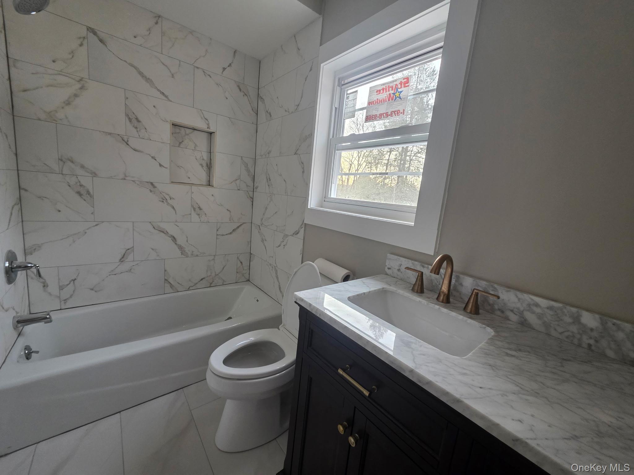 263 South Mountain Road New City, NY 10956 - Photo 22 of 33 Full bath featuring shower / tub combination and vanity