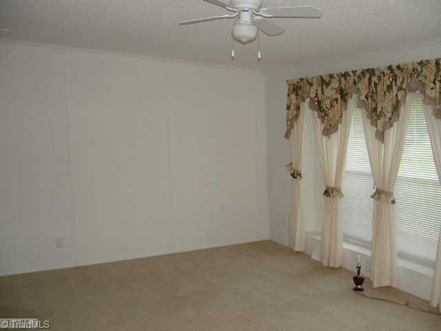 495 Wafford Road Lexington, NC 27292 - Photo 2 of 15 Living Room.