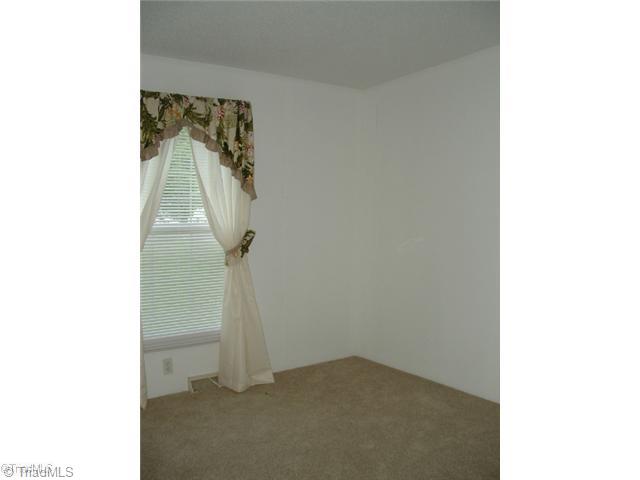 495 Wafford Road Lexington, NC 27292 - Photo 11 of 15 3rd Bedroom.
