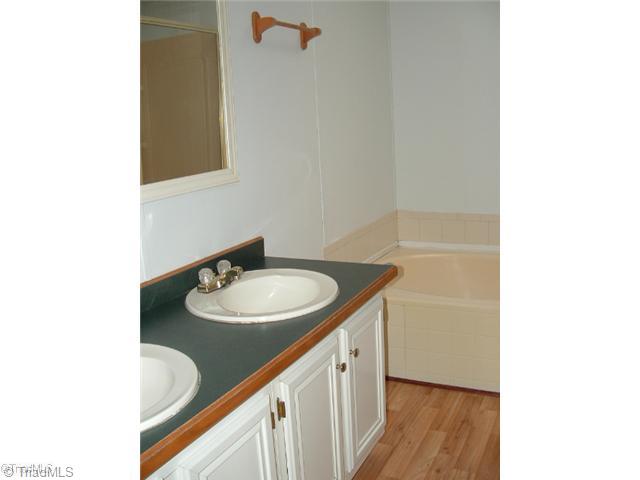 495 Wafford Road Lexington, NC 27292 - Photo 8 of 15 Master Bath/Spa.