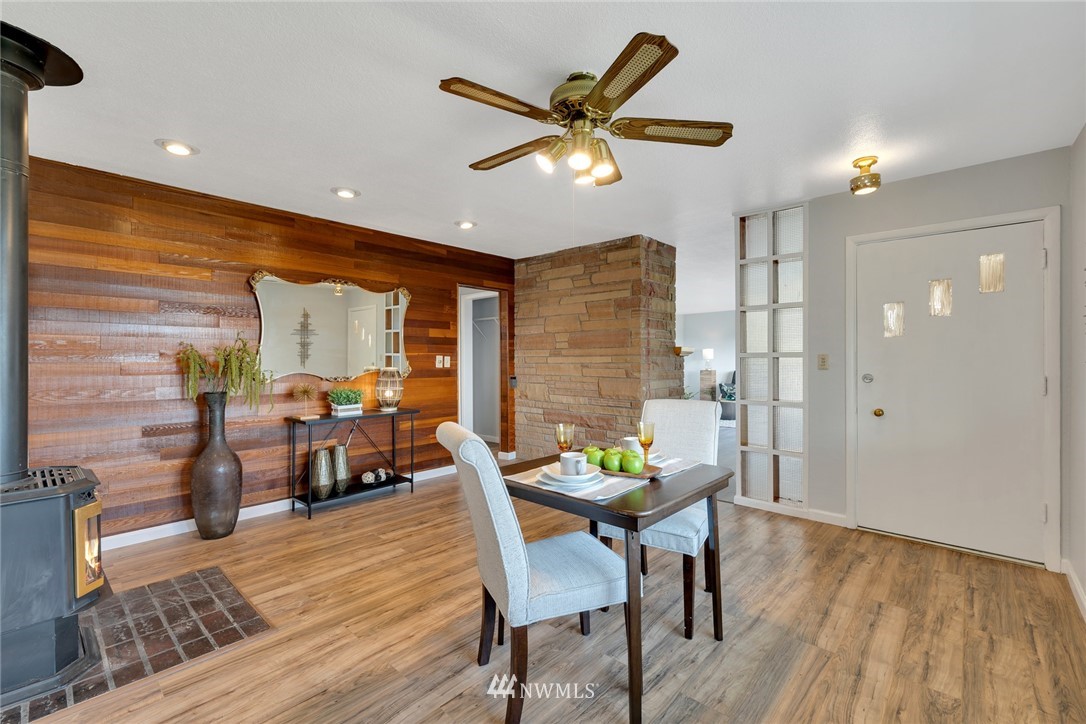 11409 Karshner Road East Edgewood, WA 98372 - Photo 6 of 28 a dining room with furniture and window