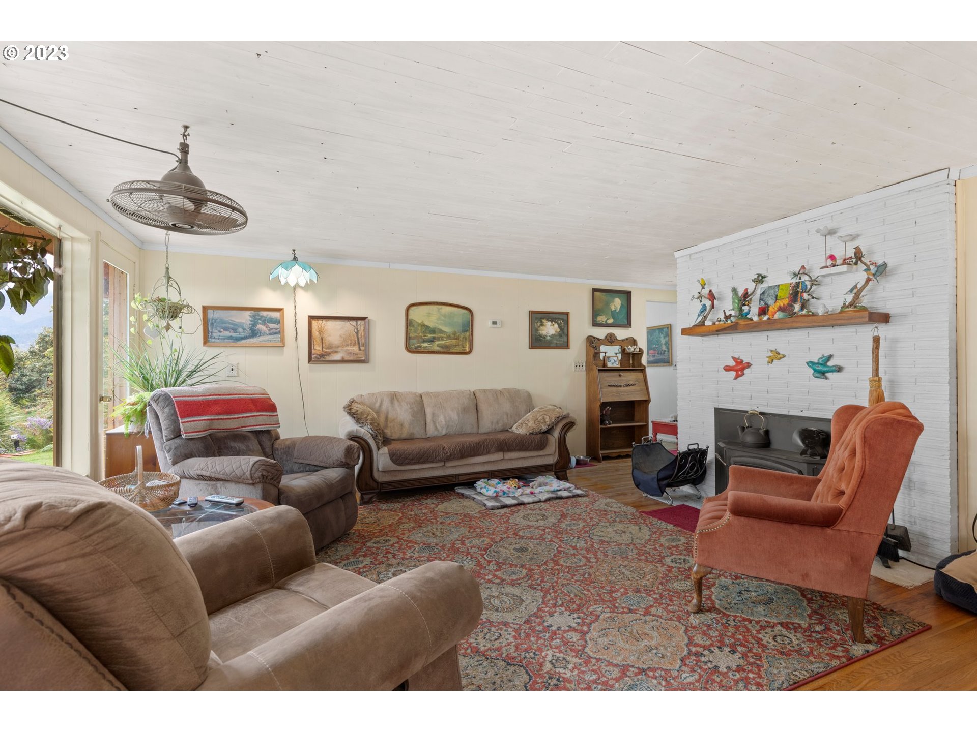 4235 Canyonville-Riddle Road Riddle, OR 97469 - Photo 12 of 38 a living room with furniture and a flat screen tv