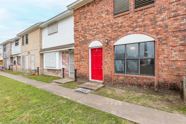 $1,350 | 3918 Mckinney Extension, Unit A, La Marque, TX 77568