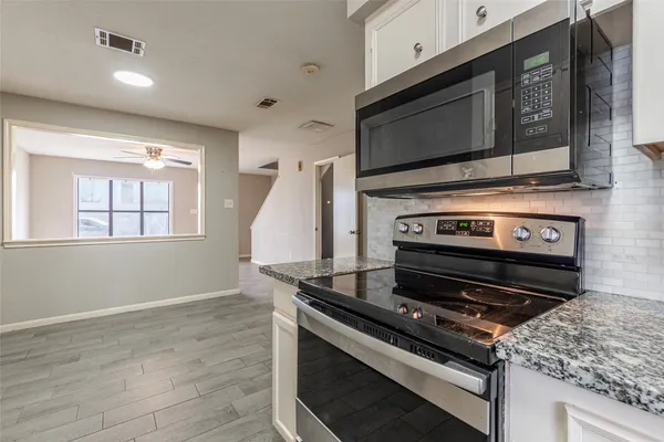 $1,350 | 3918 Mckinney Extension, Unit A, La Marque, TX 77568