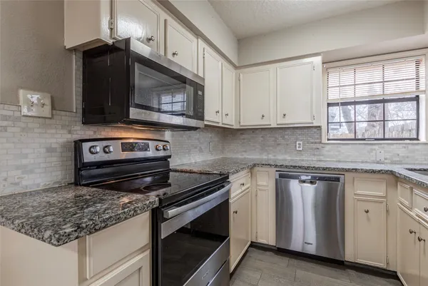 $1,350 | 3918 Mckinney Extension, Unit A, La Marque, TX 77568