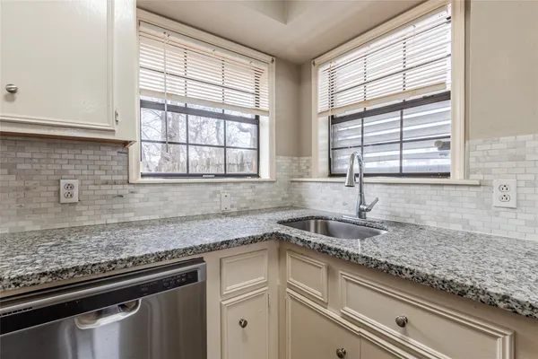 $1,350 | 3918 Mckinney Extension, Unit A, La Marque, TX 77568