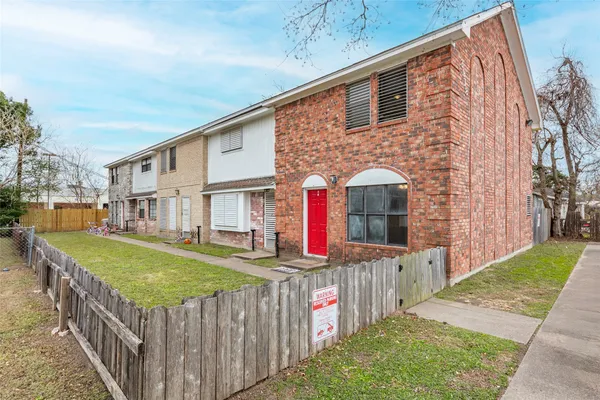 $1,350 | 3918 Mckinney Extension, Unit A, La Marque, TX 77568