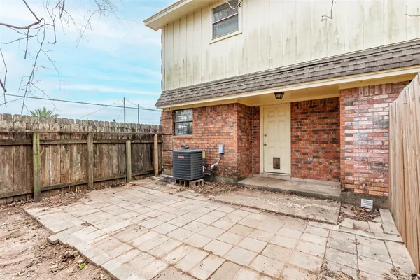 $1,350 | 3918 Mckinney Extension, Unit A, La Marque, TX 77568