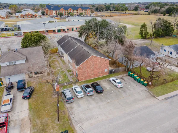 $1,350 | 3918 Mckinney Extension, Unit A, La Marque, TX 77568