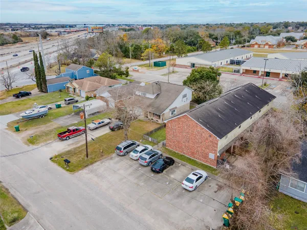 $1,350 | 3918 Mckinney Extension, Unit A, La Marque, TX 77568