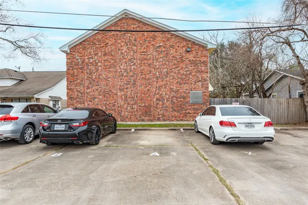 $1,350 | 3918 Mckinney Extension, Unit A, La Marque, TX 77568