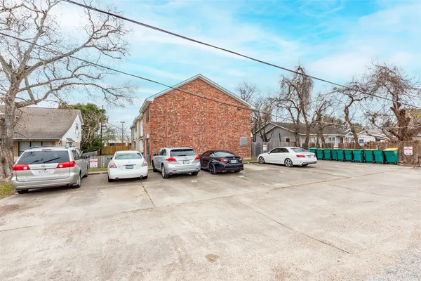 $1,350 | 3918 Mckinney Extension, Unit A, La Marque, TX 77568