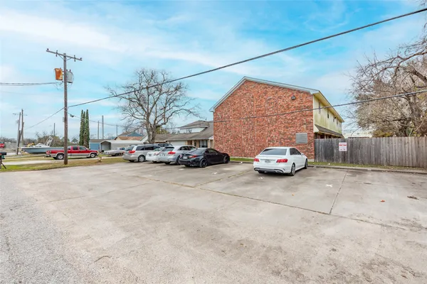 $1,350 | 3918 Mckinney Extension, Unit A, La Marque, TX 77568