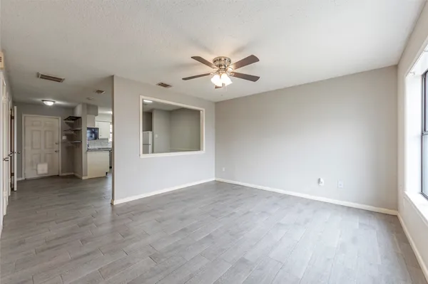 $1,350 | 3918 Mckinney Extension, Unit A, La Marque, TX 77568