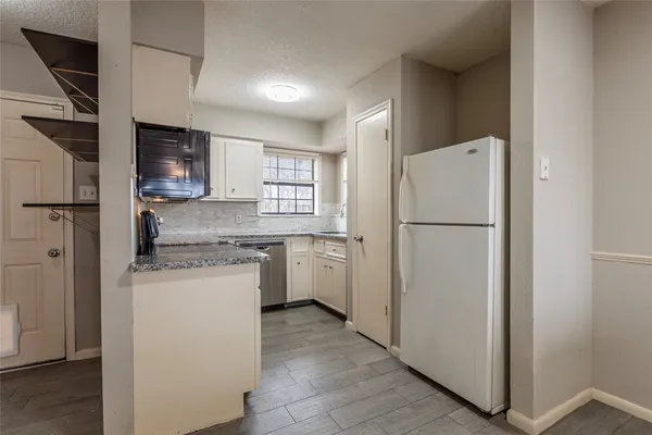 $1,350 | 3918 Mckinney Extension, Unit A, La Marque, TX 77568