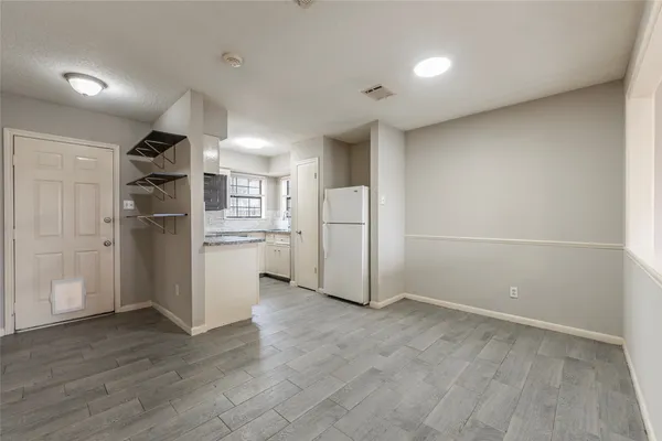 $1,350 | 3918 Mckinney Extension, Unit A, La Marque, TX 77568