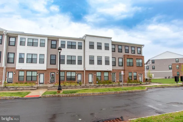 $3,500 | 233 Lewis Fisher Drive, Unit ST, Titusville, NJ 08560
