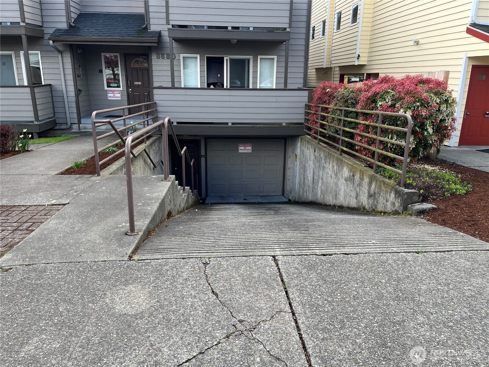 8830 Nesbit Avenue North Seattle, WA 98103 - Photo 4 of 32